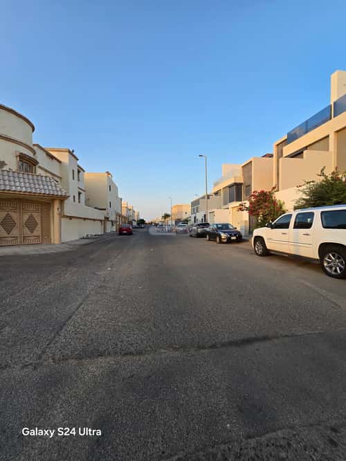 Villa 864 SQM with 3 Apartments Facing South Teebah, North Jeddah, Jeddah