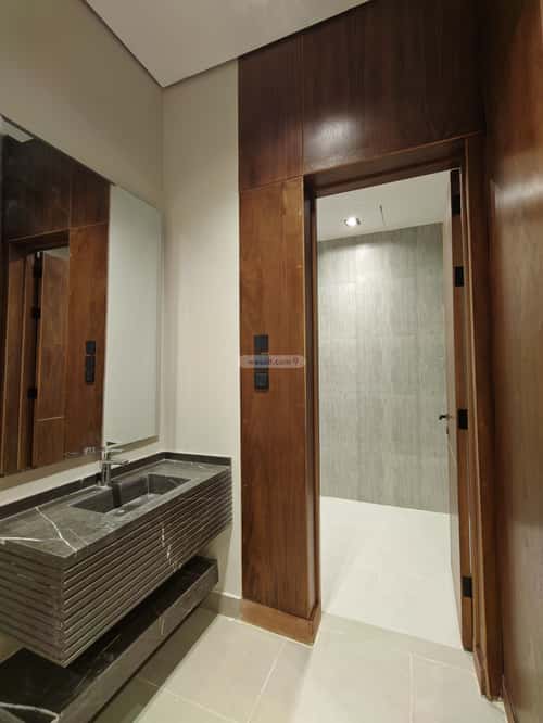 Floor 259.9 SQM with 5 Bedrooms Al-Yarmuk, East Riyadh, Riyadh
