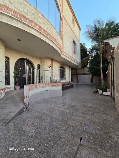 Building 675 SQM with 3 Floors Facing West Al Samer, East Jeddah, Jeddah