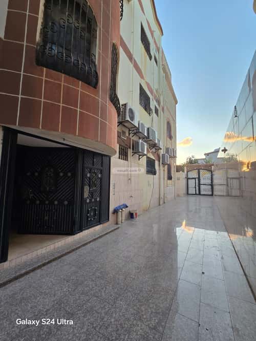 عمارة 675 متر مربع ب 3 أدوار واجهة غربية السامر، شرق جدة، جدة