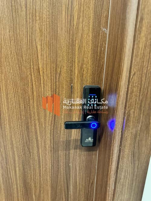 شقة بغرفة الحمراء، الخبر