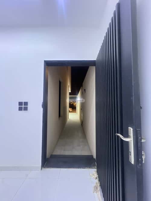 Floor 260.34 SQM with 5 Bedrooms Al-Janadriyah, East Riyadh, Riyadh