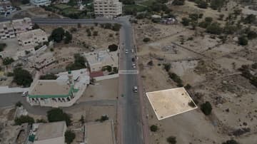 أرض سكنيه 561.32م2 بحي الحصن