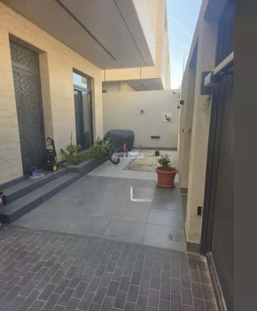 فيلا 400 متر مربع شرقية على شارع 20م النرجس، شمال الرياض، الرياض