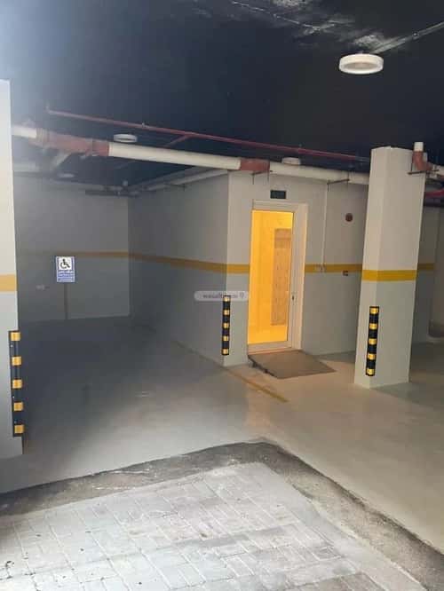 Building 400 SQM Facing South Al-Mahdiyah, West Riyadh, Riyadh