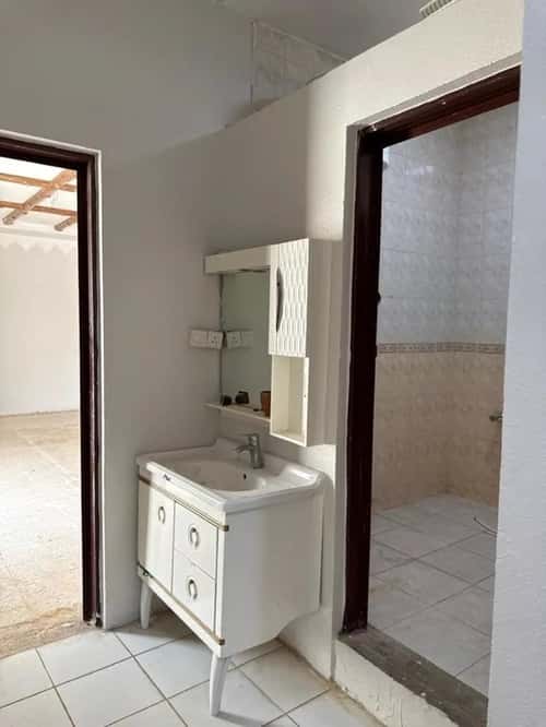 دور 484 متر مربع ب 5 غرف الجزيرة، شرق الرياض، الرياض