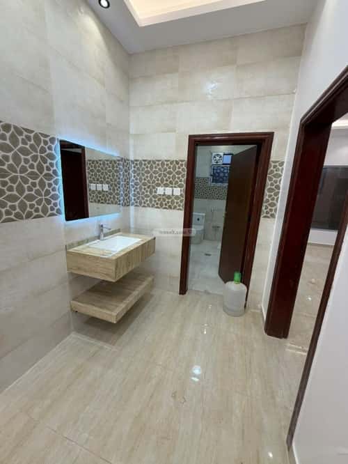 Floor 440 SQM with 4 Bedrooms Dahrat Al-Badeah, West Riyadh, Riyadh