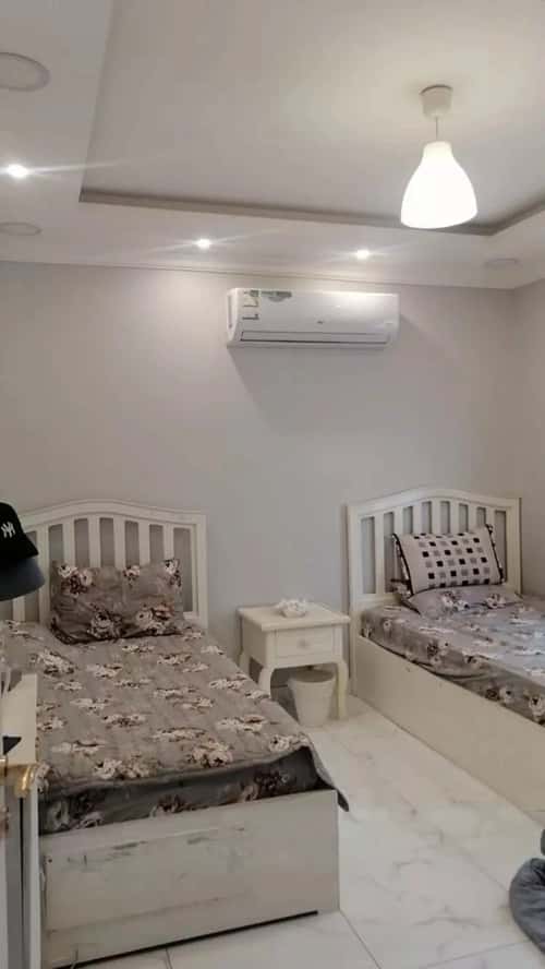 فيلا 275 متر مربع شرقية على شارع 20م الأمواج، الخبر