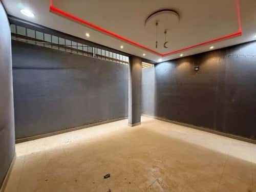 Villa 300 SQM Facing South with 5 Bedrooms Al-Muanisiyah, East Riyadh, Riyadh