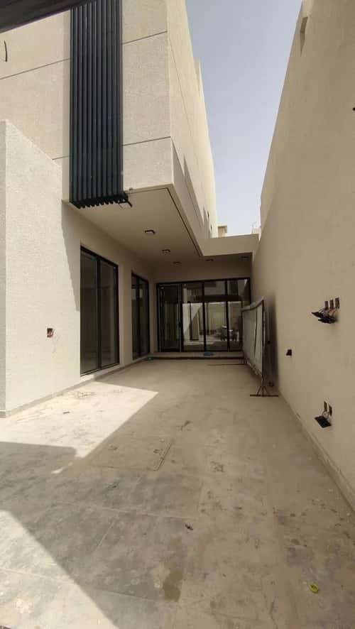 Villa 450 SQM Facing South on 18m Width Street Ar-Rimal, East Riyadh, Riyadh