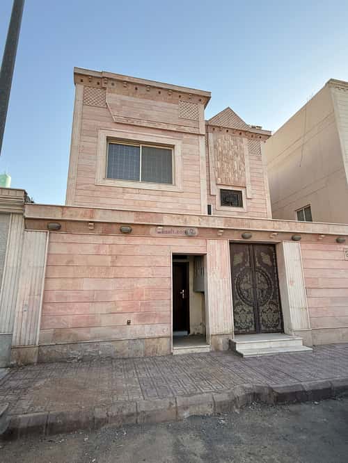 فيلا 360 متر مربع شرقية على شارع 18م شظاة، المدينة المنورة