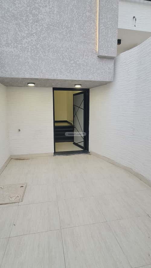 Floor 307.71 SQM with 8 Bedrooms Al Wahah, Khamis Mushait