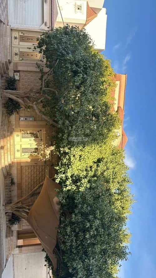 فيلا 400 متر مربع غربية على شارع 15م الإسكان، بريدة