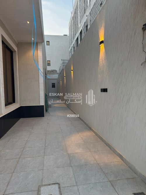 Floor 300 SQM with 5 Bedrooms Al-Janadriyah, East Riyadh, Riyadh
