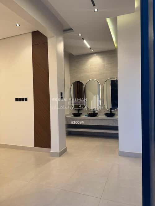 Floor 300 SQM with 5 Bedrooms Al-Janadriyah, East Riyadh, Riyadh