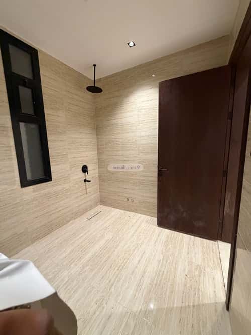 Villa 600 SQM with 1 Apartment Facing South Al-Janadriyah, East Riyadh, Riyadh