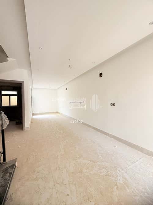 فيلا 217.07 متر مربع جنوبية على شارع 32م ضاحية الملك فهد، الدمام