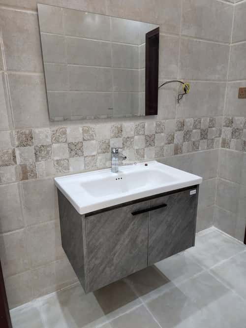 Building 565 SQM with 3 Floors Located on 3 Streets Al Hadid Street, Madinah