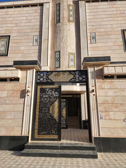 Building 565 SQM with 3 Floors Located on 3 Streets Al Hadid Street, Madinah