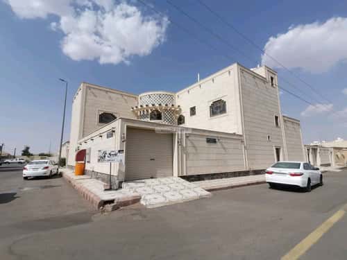 فيلا 695.5 متر مربع جنوبية غربية على شارع 15م الخزامى، حائل