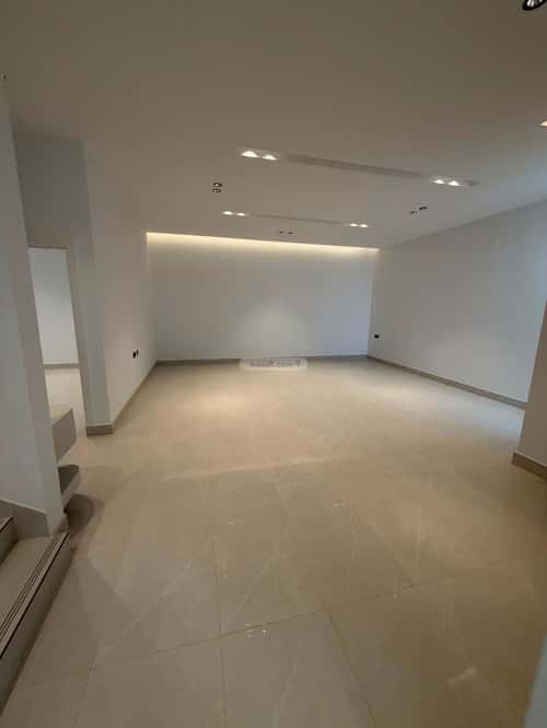 Villa 254 SQM with 1 Apartment Facing North Al-Janadriyah, East Riyadh, Riyadh