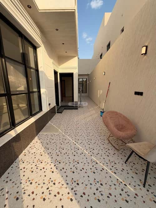 Floor 201.27 SQM with 6 Bedrooms Al-Janadriyah, East Riyadh, Riyadh