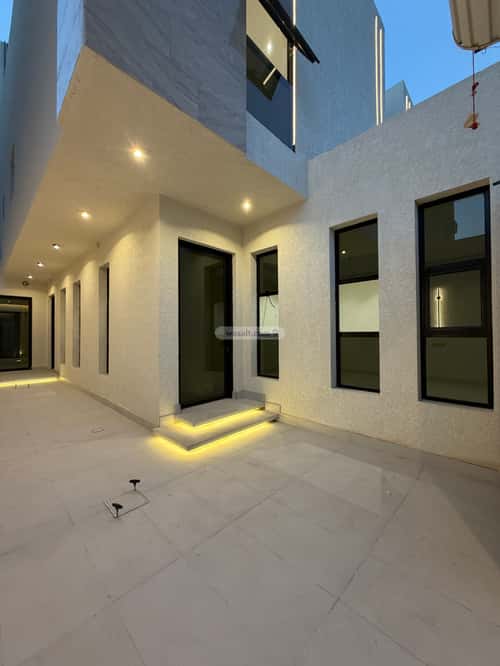 Villa 250 SQM Facing South on 18m Width Street King Fahad Dist, Aldammam