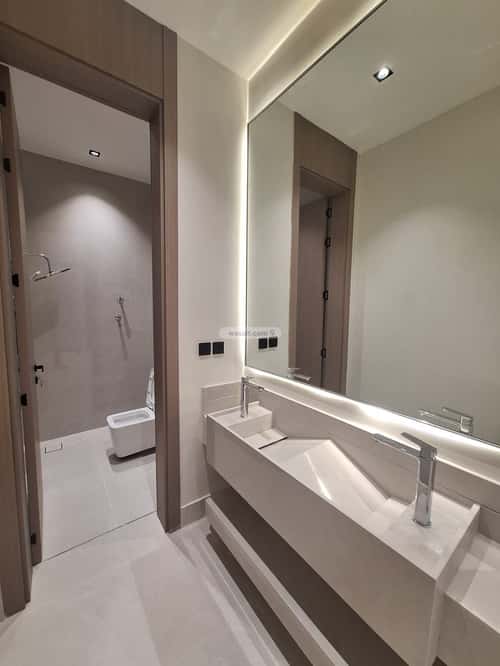 Villa 250 SQM Facing East on 18m Width Street King Fahad Dist, Aldammam