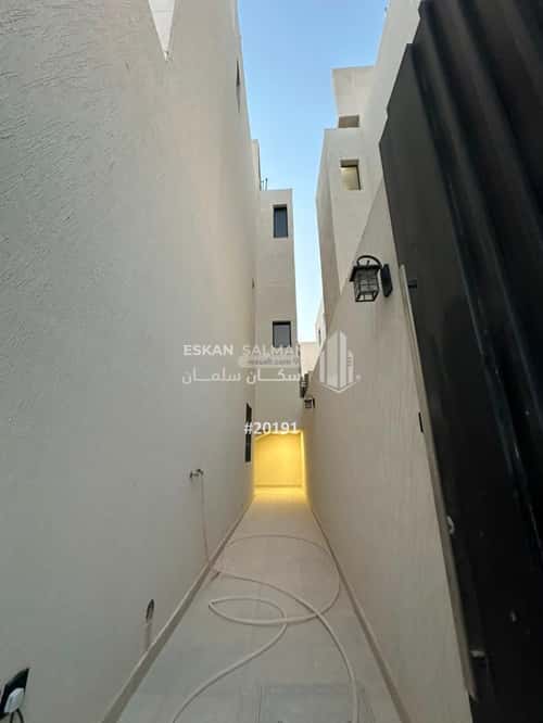 Floor 161.23 SQM with 5 Bedrooms Al-Janadriyah, East Riyadh, Riyadh