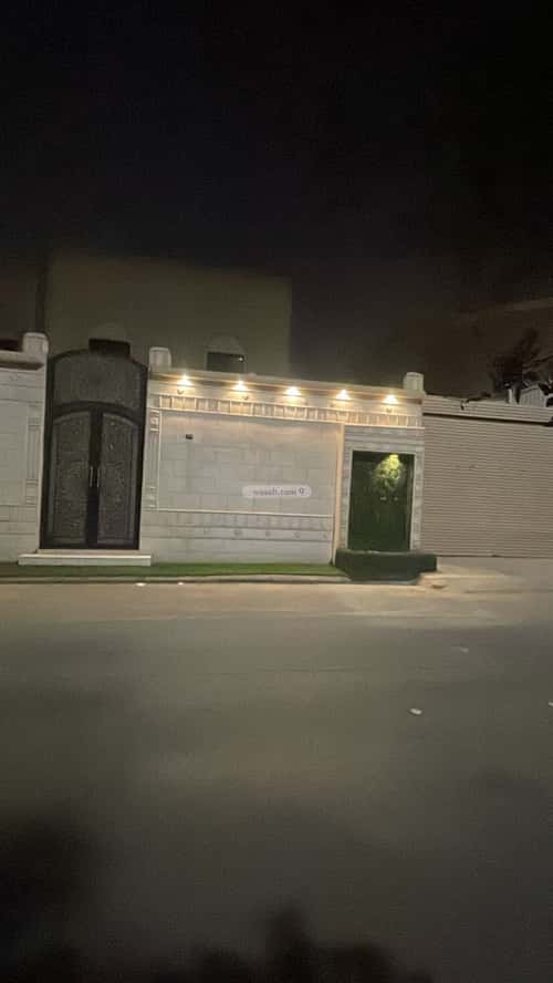 فيلا 930 متر مربع جنوبية على شارع 30م الروضة، شرق الرياض، الرياض