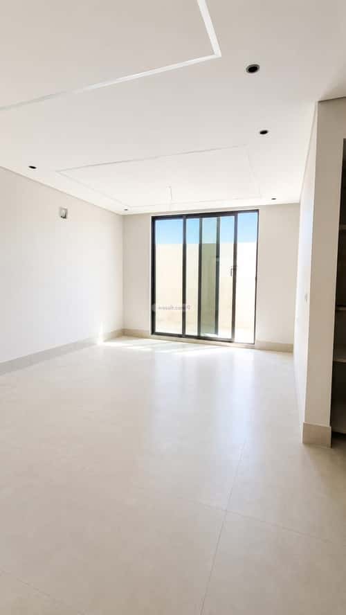 Villa 250 SQM Facing East on 15m Width Street King Fahad Dist, Aldammam
