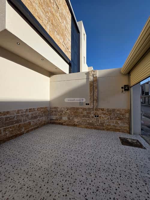 Floor with 5 Bedrooms Okaz, South Riyadh, Riyadh