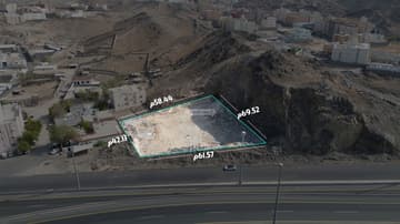 أرض سكنية تجارية 3205.25م2 جنوب جبل المكتلة