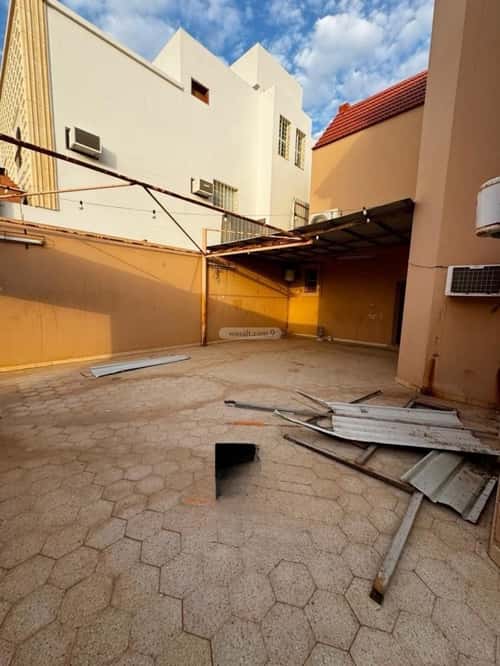 Villa 400 SQM Facing North on 30m Width Street Housing District, Bariduh