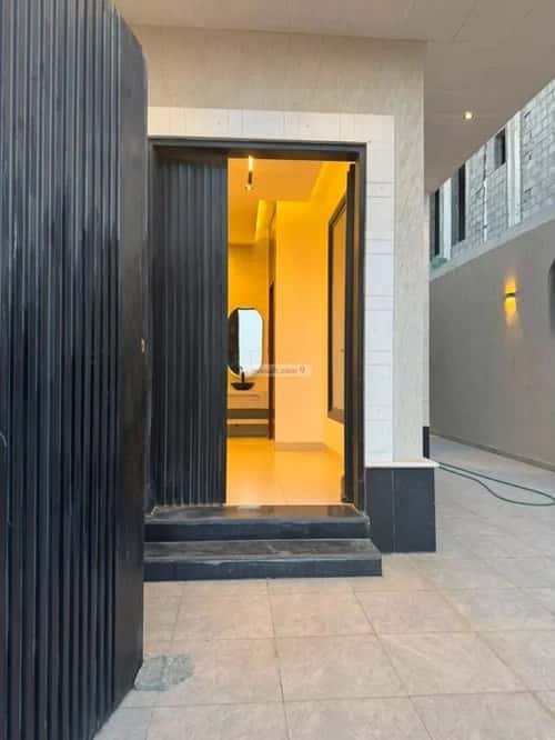 Floor 300 SQM with 3 Bedrooms Al-Janadriyah, East Riyadh, Riyadh