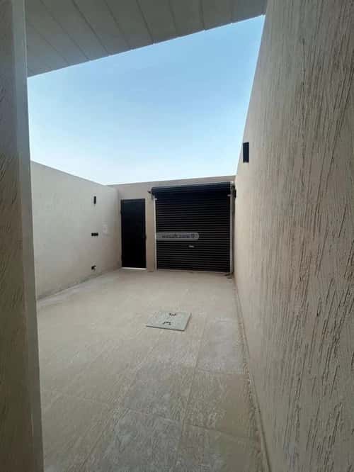 Floor 207.75 SQM with 5 Bedrooms Al-Janadriyah, East Riyadh, Riyadh