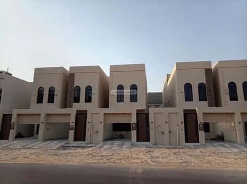 فيلا 295.05 متر مربع جنوبية على شارع 20م الصواري، الخبر