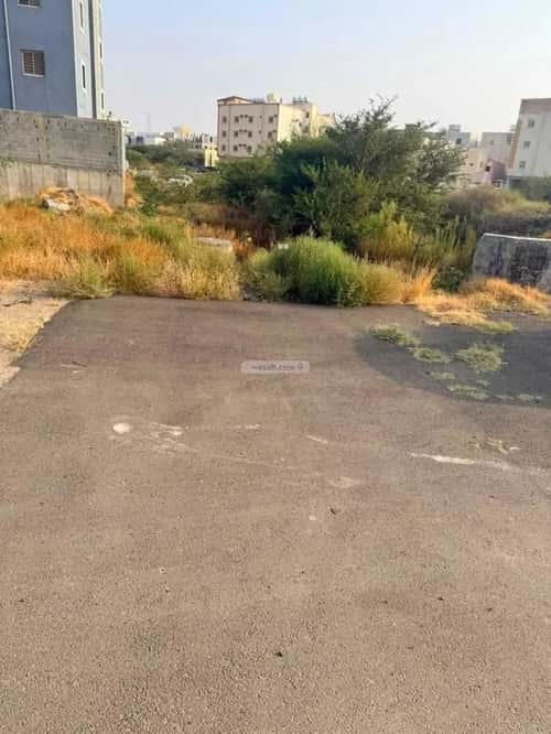 أرض 804 متر مربع شرقية على شارع 30م العقيق، أبها