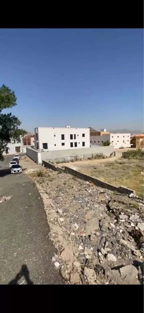 Land 1200 SQM Facing South East on 25m Width Street Alawaly, Makkah Al Mukarramah