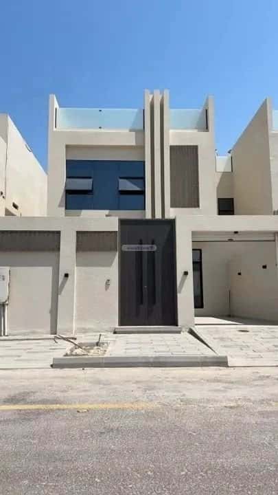 فيلا 315 متر مربع شمالية على شارع 20م السيف، الدمام