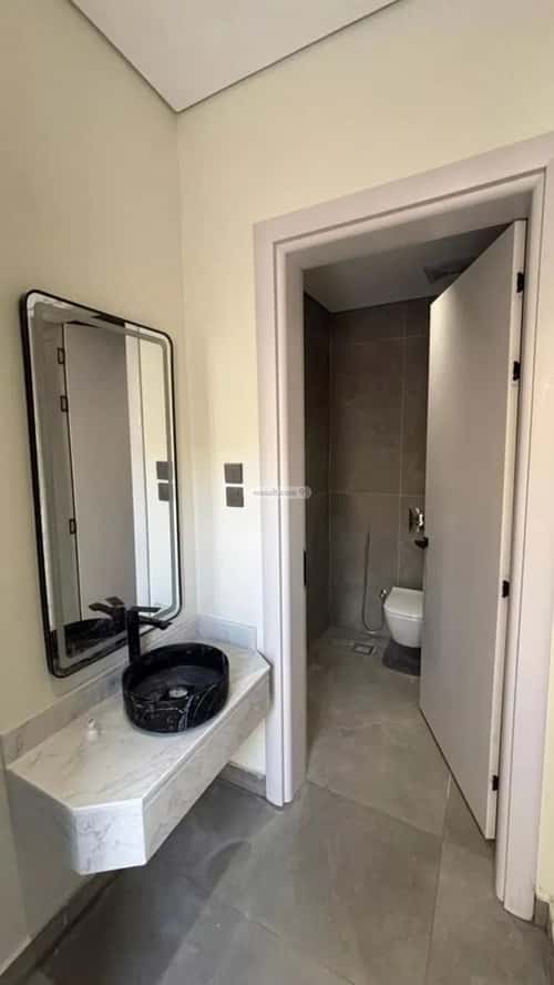 Floor 300 SQM with 5 Bedrooms Haya Nabla, Madinah