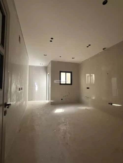 Villa 250 SQM Facing West on 24m Width Street King Fahad Dist, Aldammam