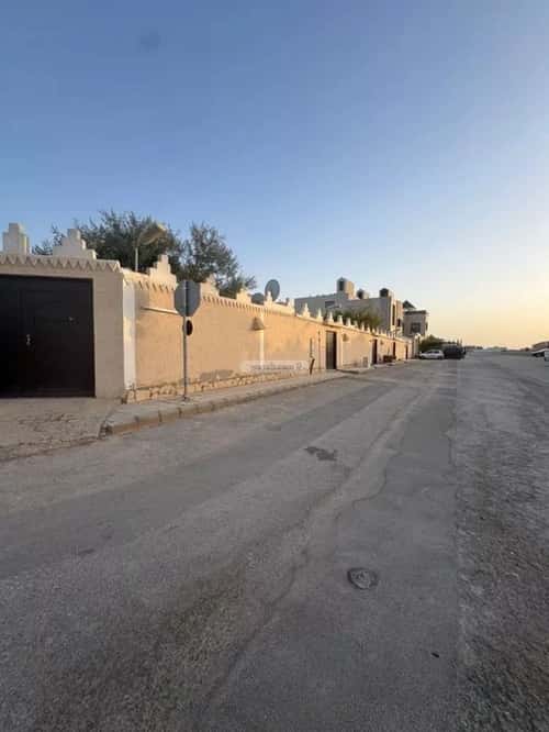 أرض 2600 متر مربع ثلاثة شوارع على شارع 30م العارض، شمال الرياض، الرياض