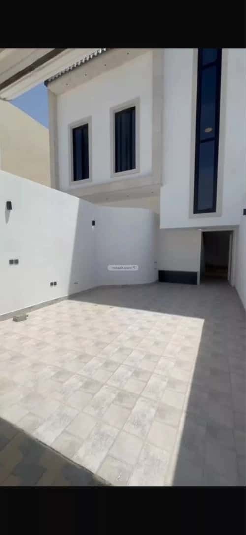 Floor 166.92 SQM with 5 Bedrooms Okaz, South Riyadh, Riyadh