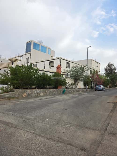 Apartment with 6 Bedrooms Al Sar District, Alttayif