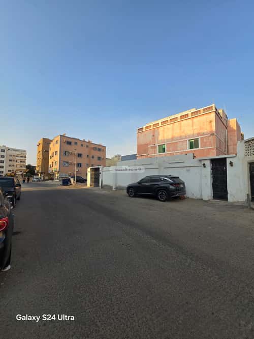 Building 348 SQM with 3 Floors Facing North Al Ruwase, South Jeddah, Jeddah