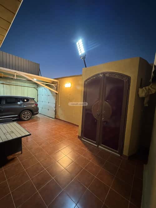 فيلا 450 متر مربع شرقية على شارع 25م طويق، غرب الرياض، الرياض