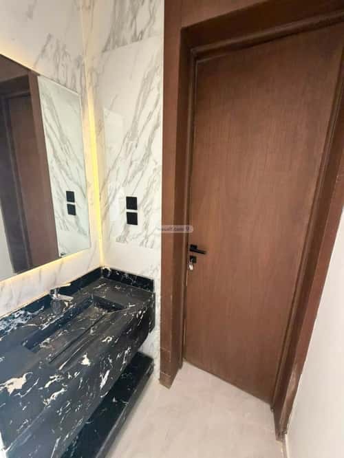 Floor with 5 Bedrooms Al Bayan, East Riyadh, Riyadh