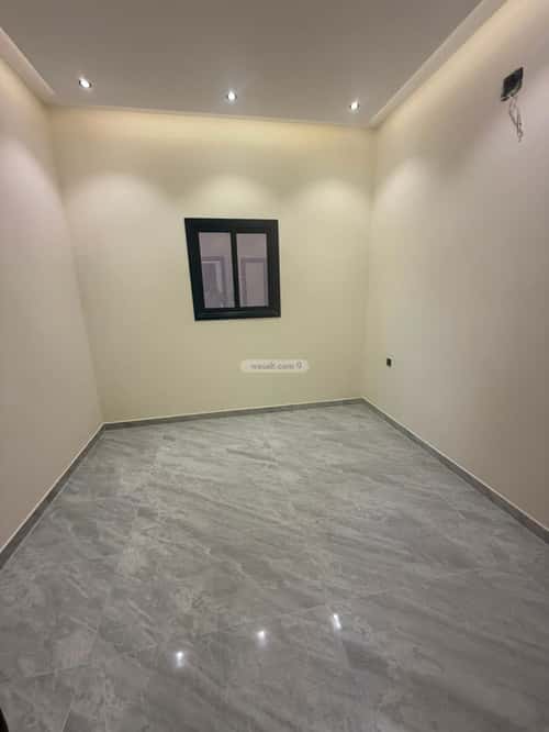 Floor with 5 Bedrooms Al Bayan, East Riyadh, Riyadh
