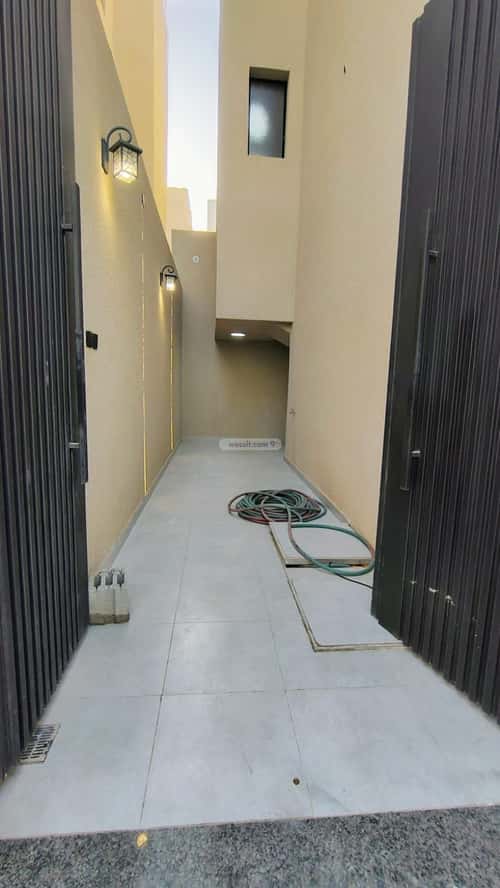 Floor 133.57 SQM with 5 Bedrooms Al- Nadwah, East Riyadh, Riyadh
